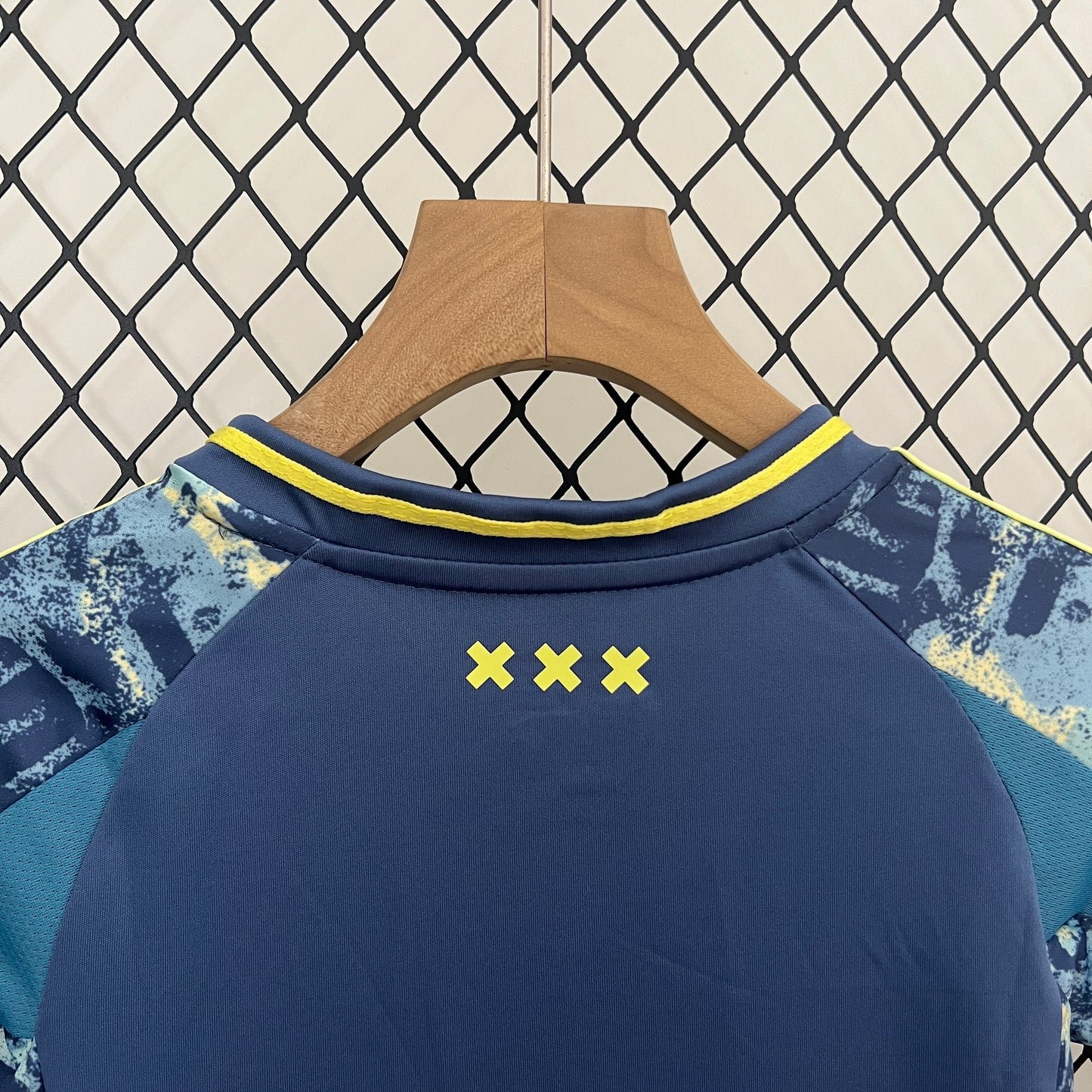 Kit Football Enfant Ajax Amesterdam Extérieur 2024/2025