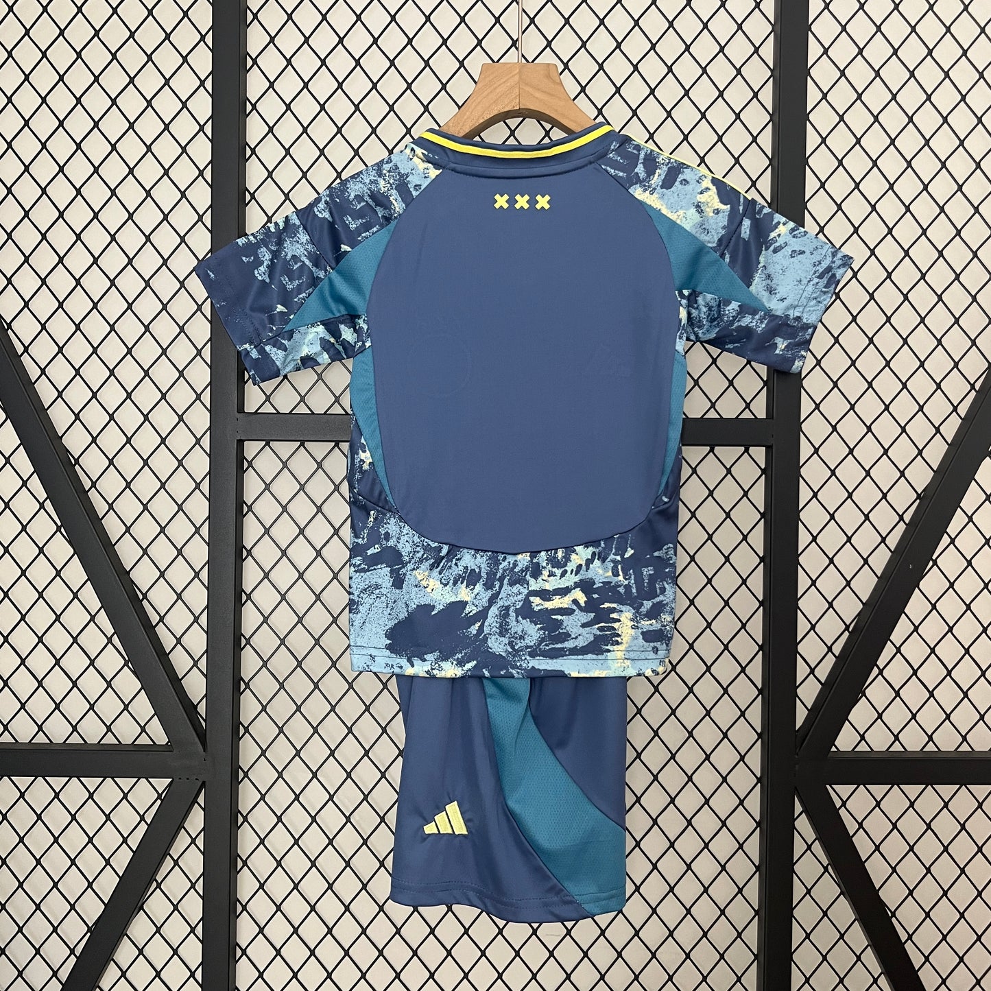 Kit Football Enfant Ajax Amesterdam Extérieur 2024/2025